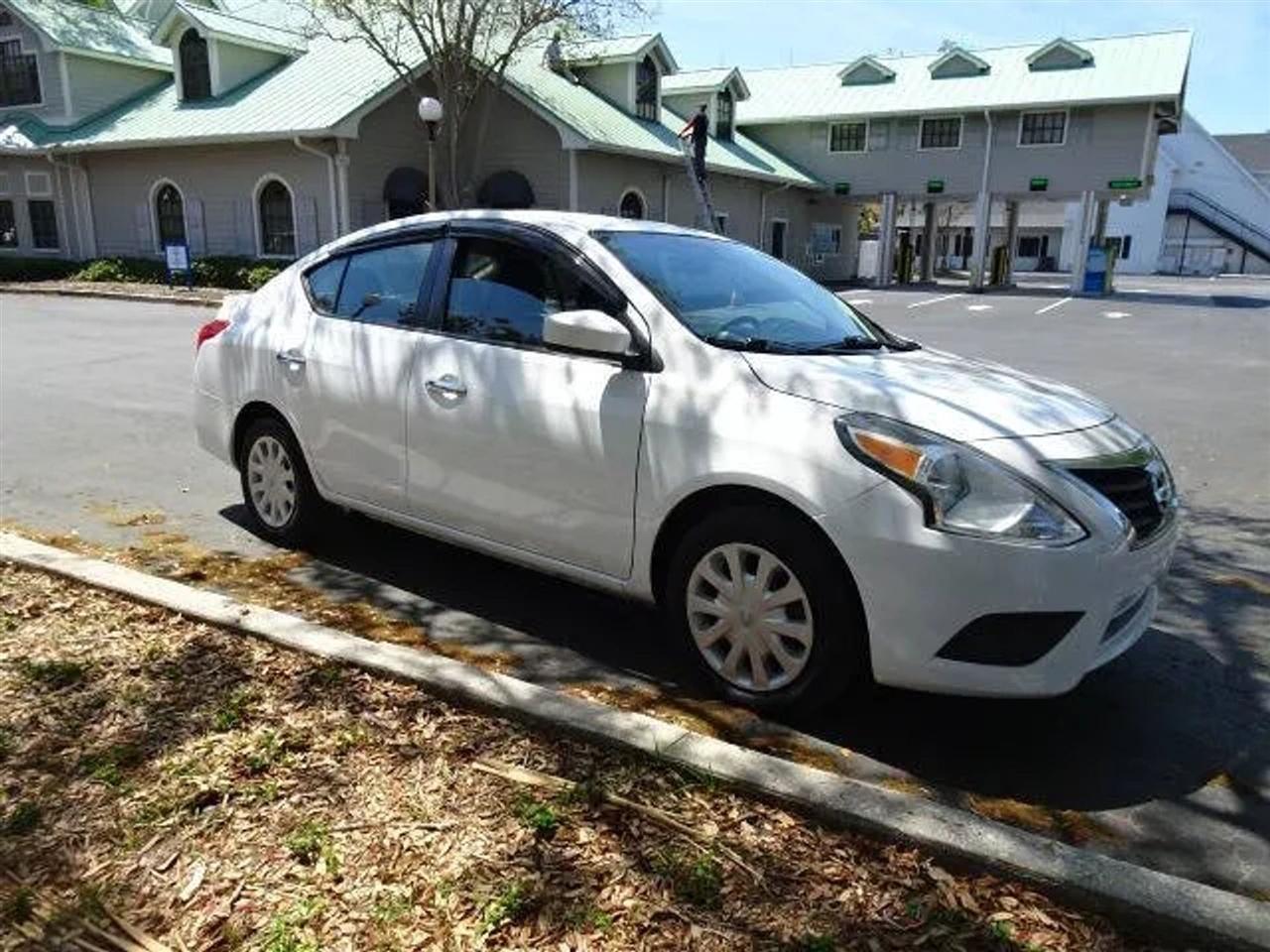 Nissan Versa Sedan SV CVT 2018