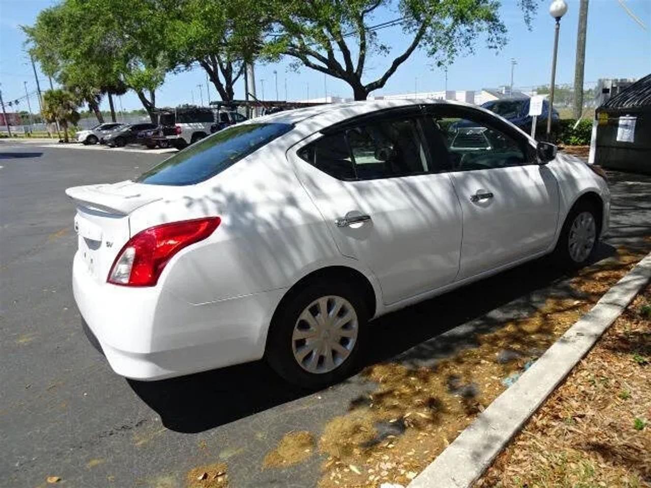 Nissan Versa Sedan SV CVT 2018