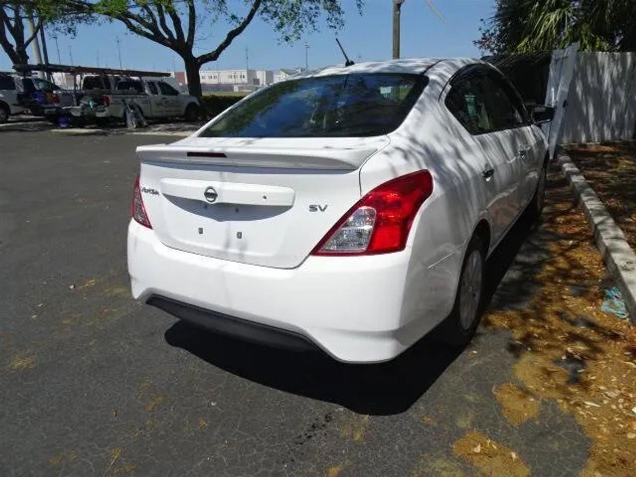 Nissan Versa Sedan SV CVT 2018