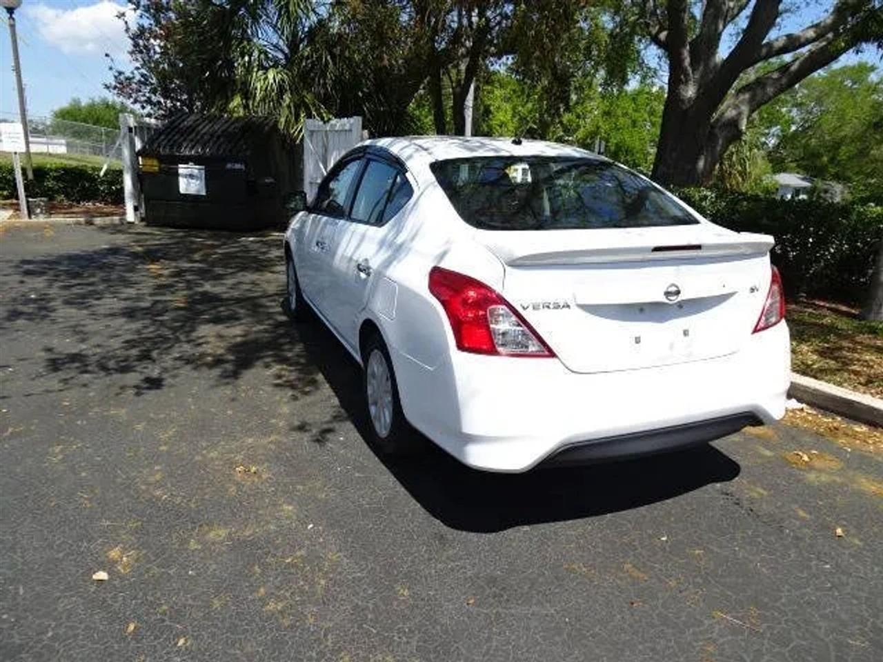 Nissan Versa Sedan SV CVT 2018