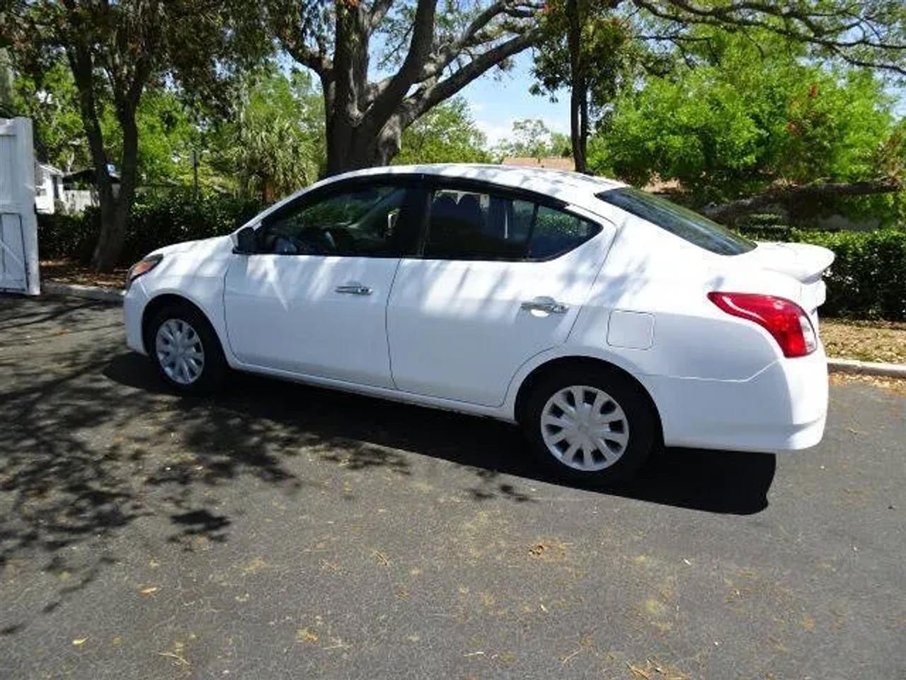 Nissan Versa Sedan SV CVT 2018