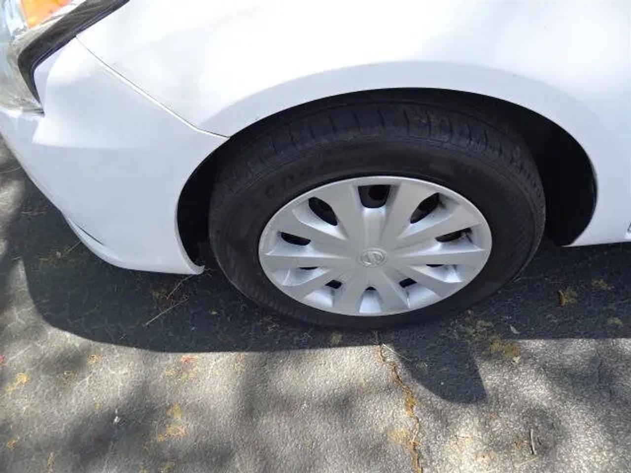 Nissan Versa Sedan SV CVT 2018