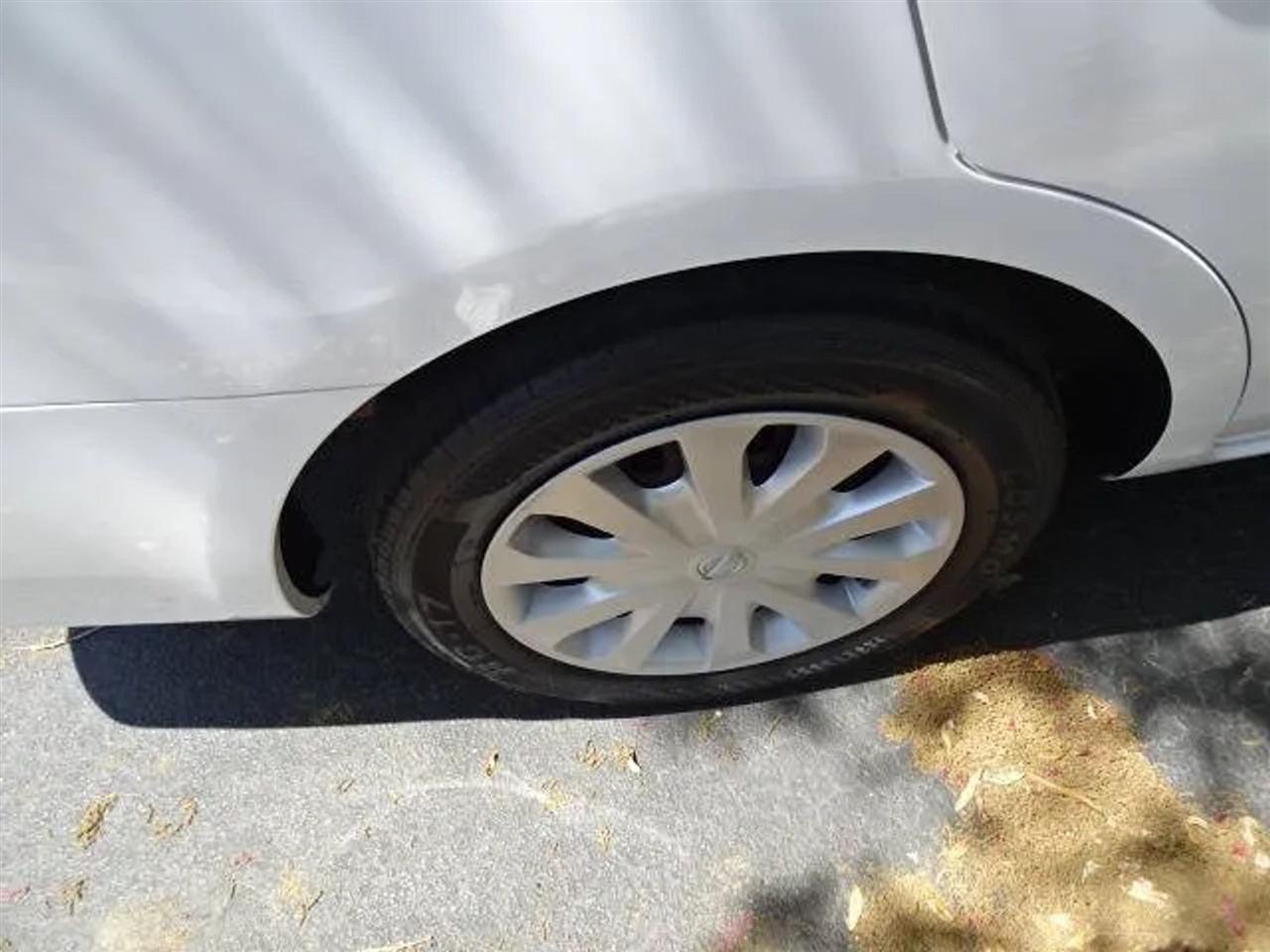 Nissan Versa Sedan SV CVT 2018