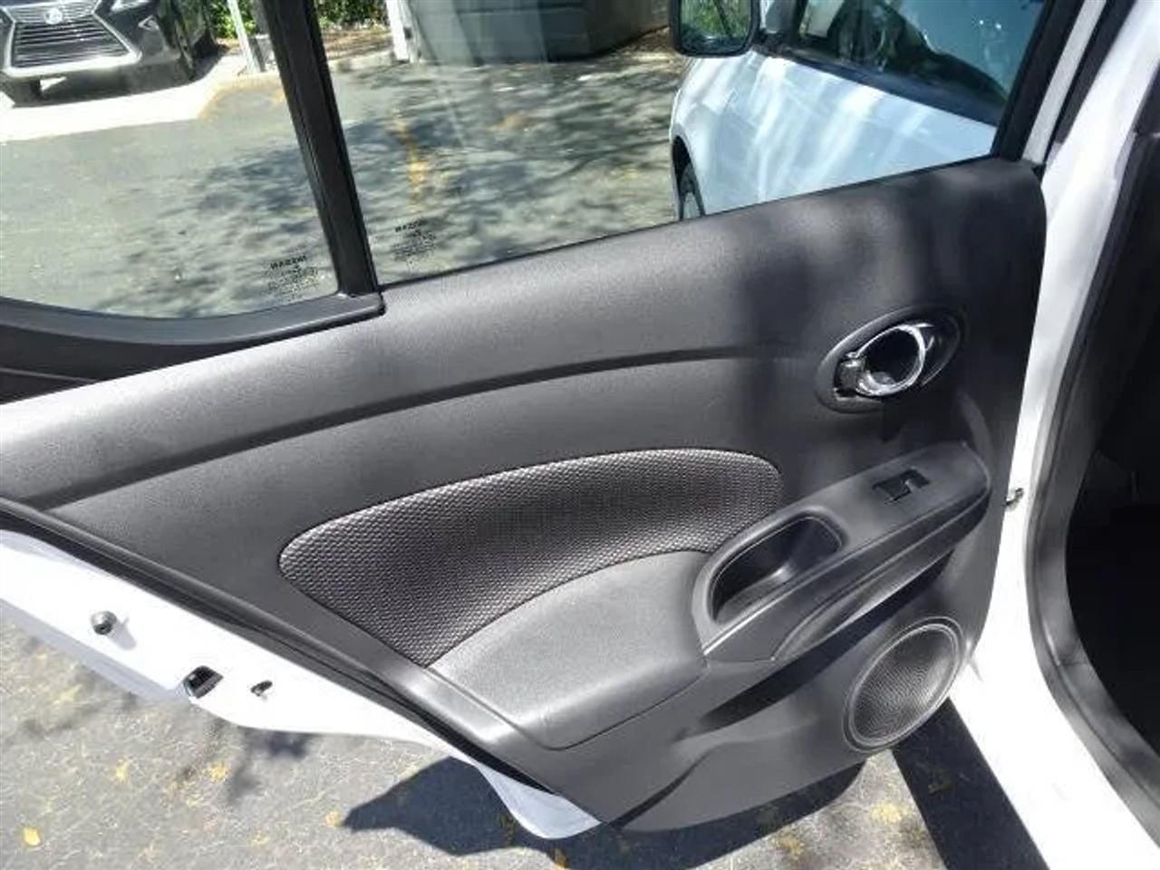 Nissan Versa Sedan SV CVT 2018