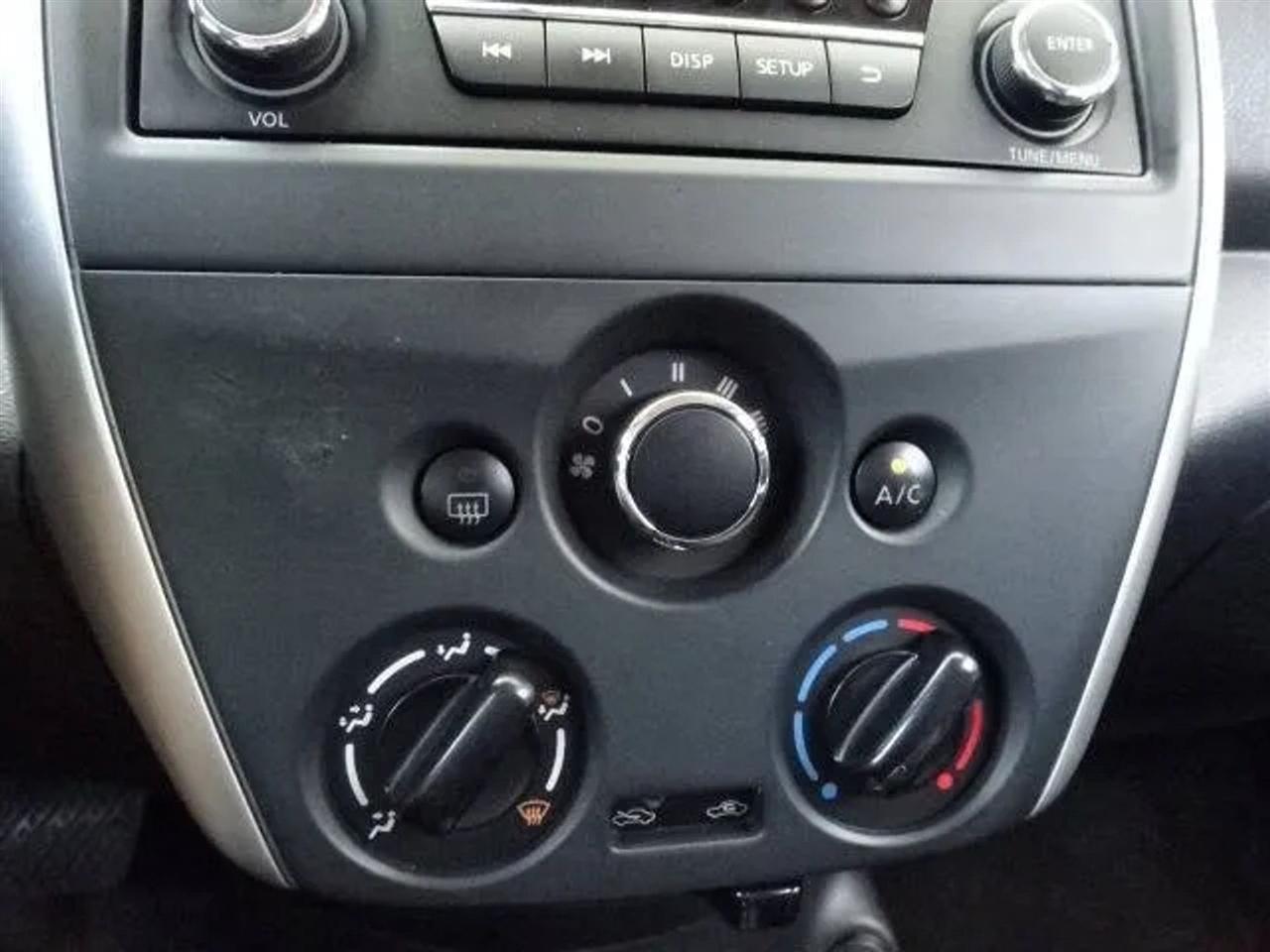 Nissan Versa Sedan SV CVT 2018