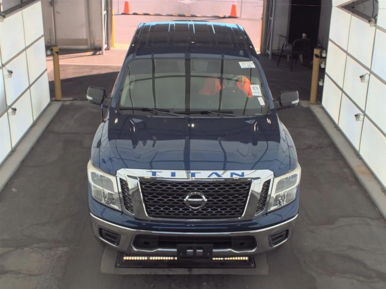 Nissan Titan 4x2 Crew Cab SV 2017