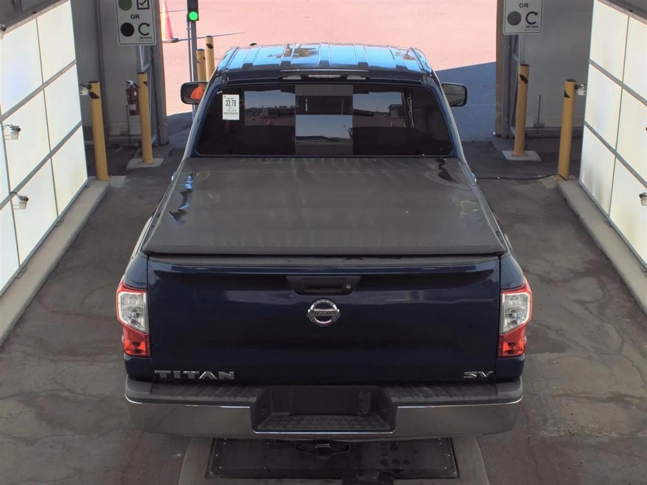 Nissan Titan 4x2 Crew Cab SV 2017