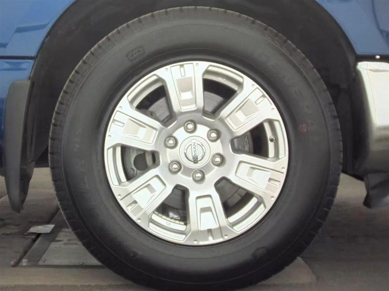 Nissan Titan 4x2 Crew Cab SV 2017