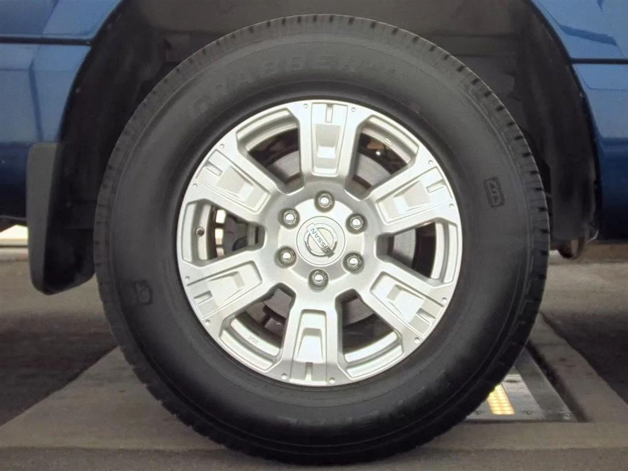 Nissan Titan 4x2 Crew Cab SV 2017