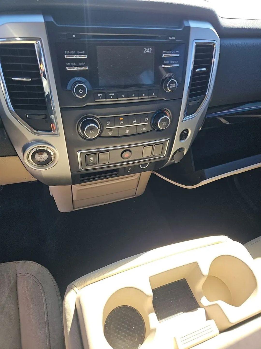 Nissan Titan 4x2 Crew Cab SV 2017