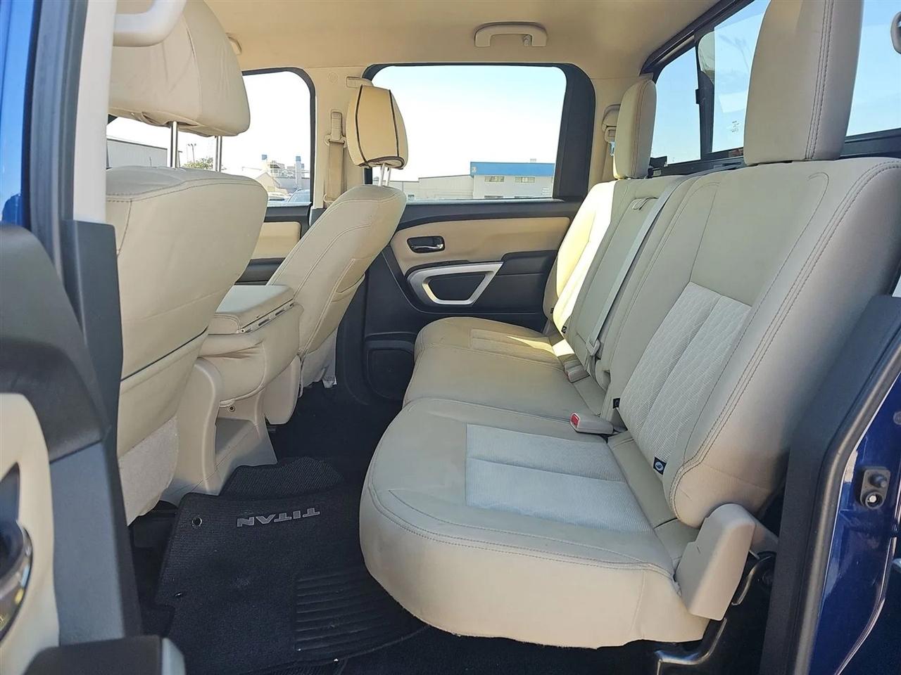 Nissan Titan 4x2 Crew Cab SV 2017