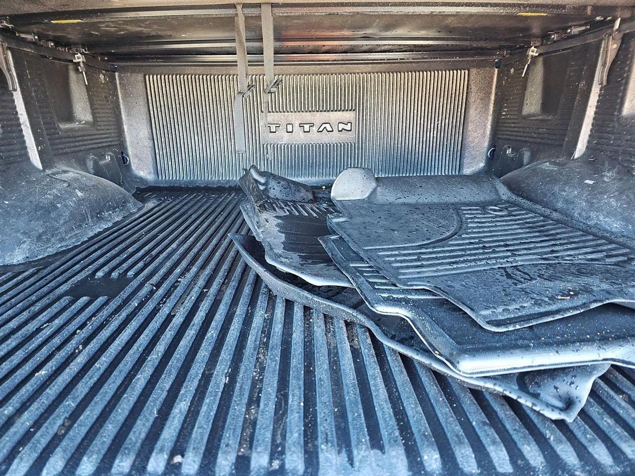 Nissan Titan 4x2 Crew Cab SV 2017