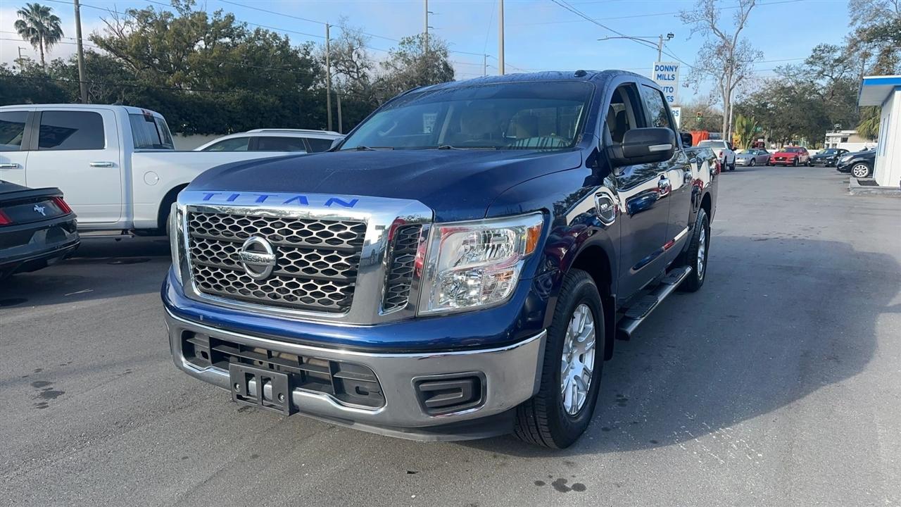 Nissan Titan 4x2 Crew Cab SV 2017