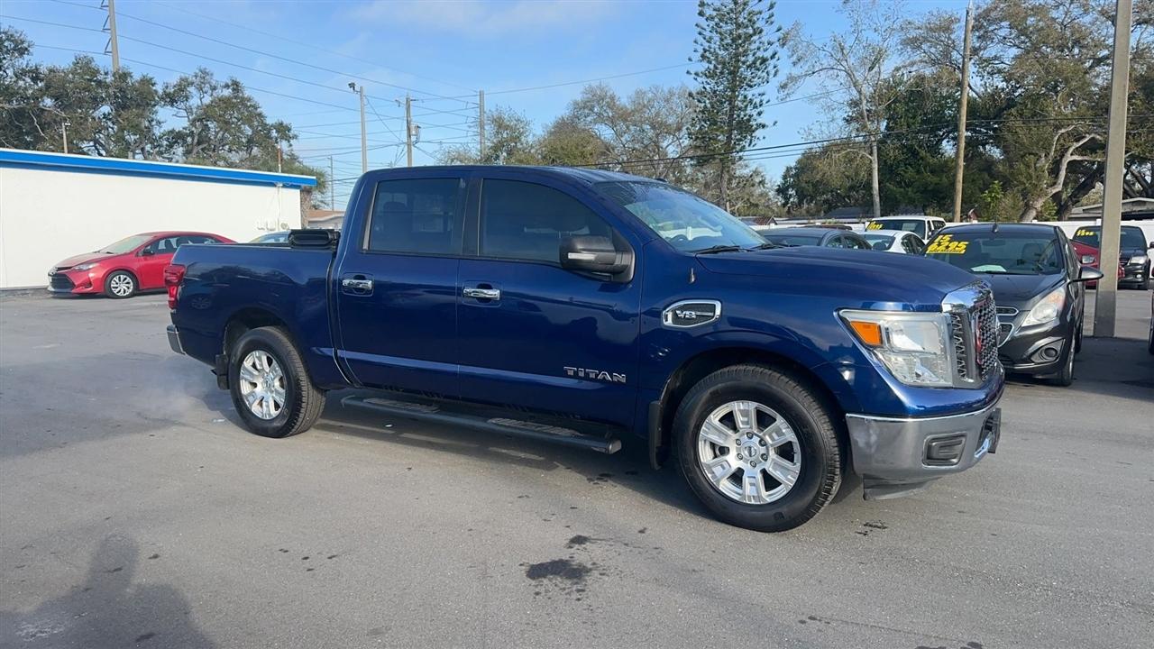 Nissan Titan 4x2 Crew Cab SV 2017
