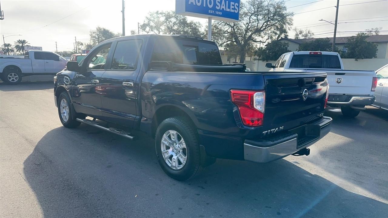 Nissan Titan 4x2 Crew Cab SV 2017