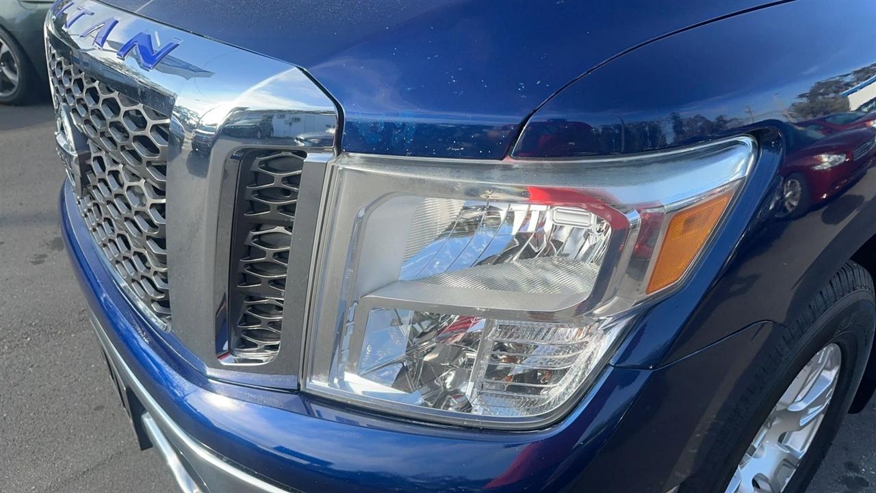 Nissan Titan 4x2 Crew Cab SV 2017