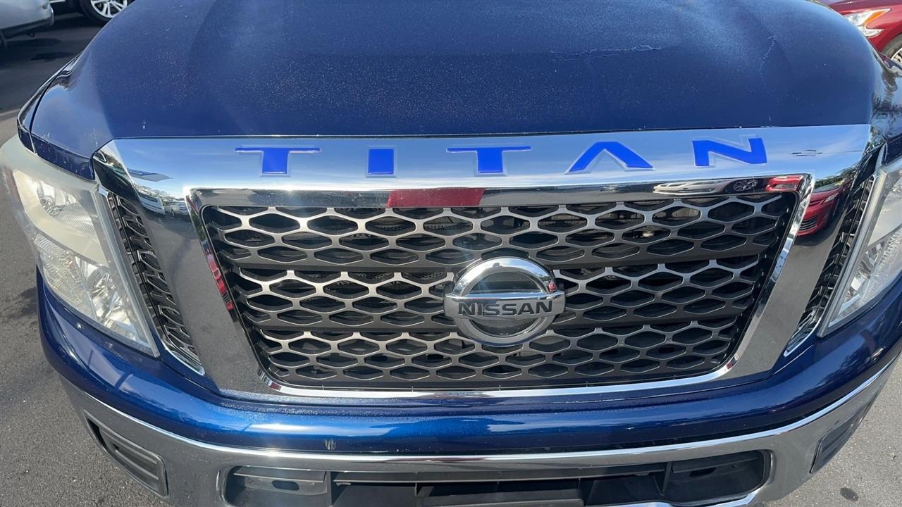 Nissan Titan 4x2 Crew Cab SV 2017