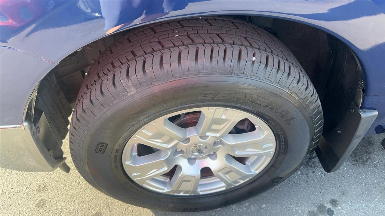 Nissan Titan 4x2 Crew Cab SV 2017