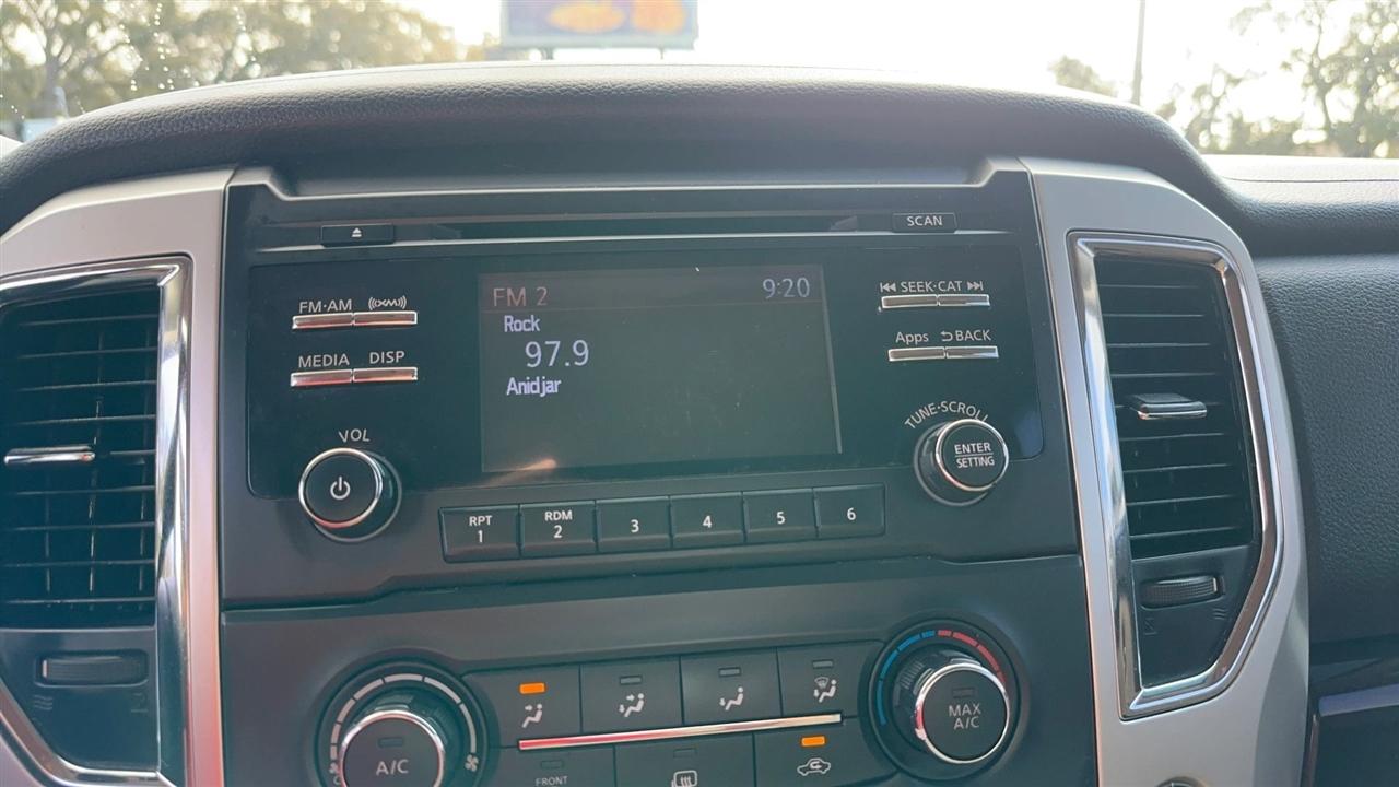 Nissan Titan 4x2 Crew Cab SV 2017