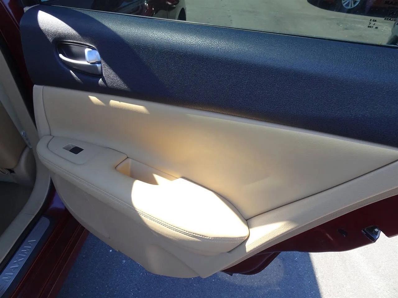 Nissan Maxima 4dr Sdn V6 CVT 3.5 SV 2009