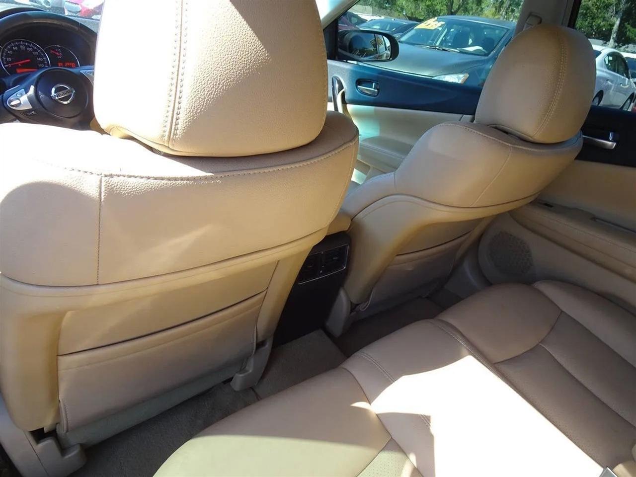 Nissan Maxima 4dr Sdn V6 CVT 3.5 SV 2009