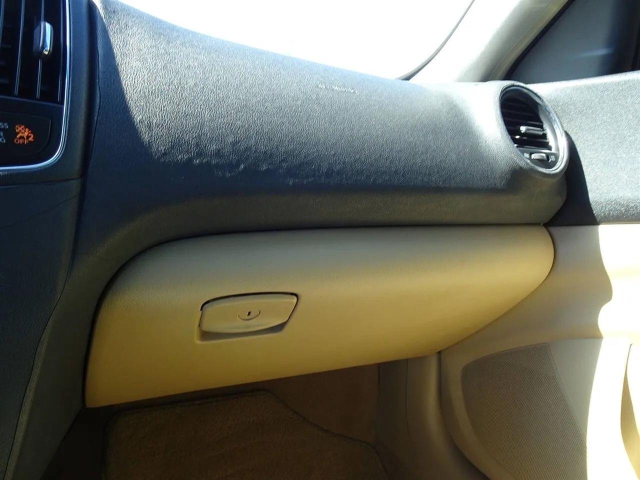 Nissan Maxima 4dr Sdn V6 CVT 3.5 SV 2009