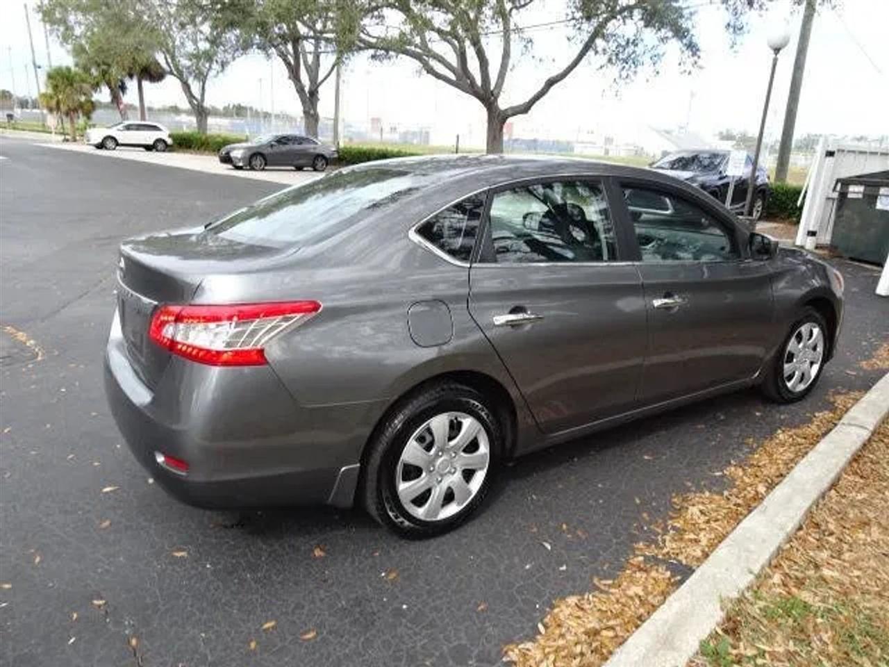 2015 Nissan Sentra S - Photo 9