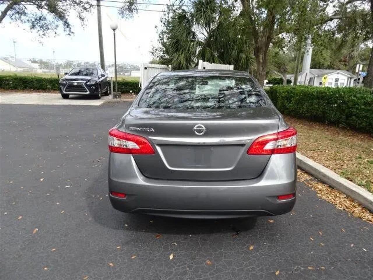 2015 Nissan Sentra S - Photo 11