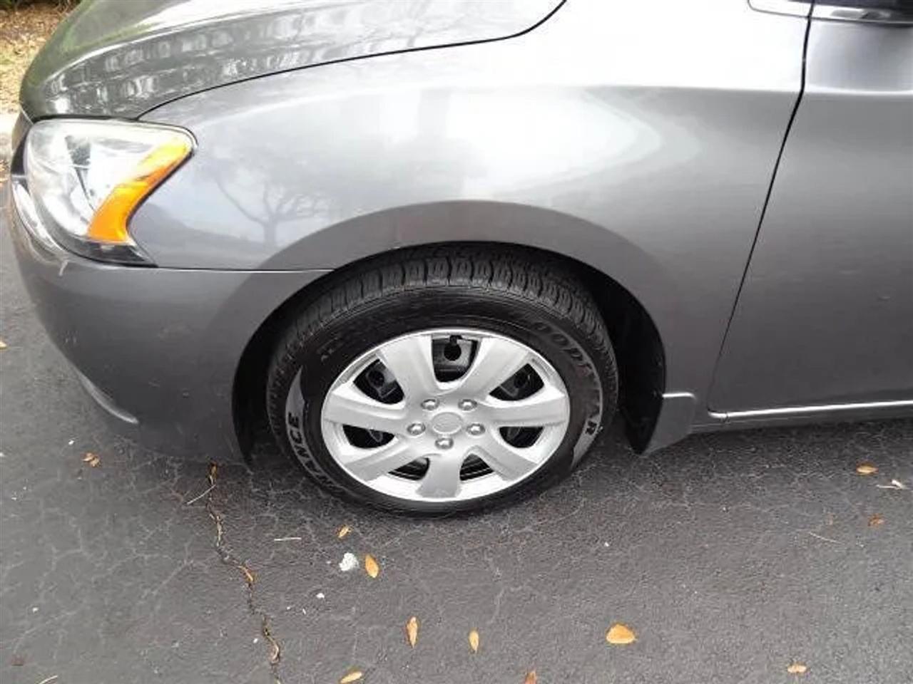 2015 Nissan Sentra S - Photo 16