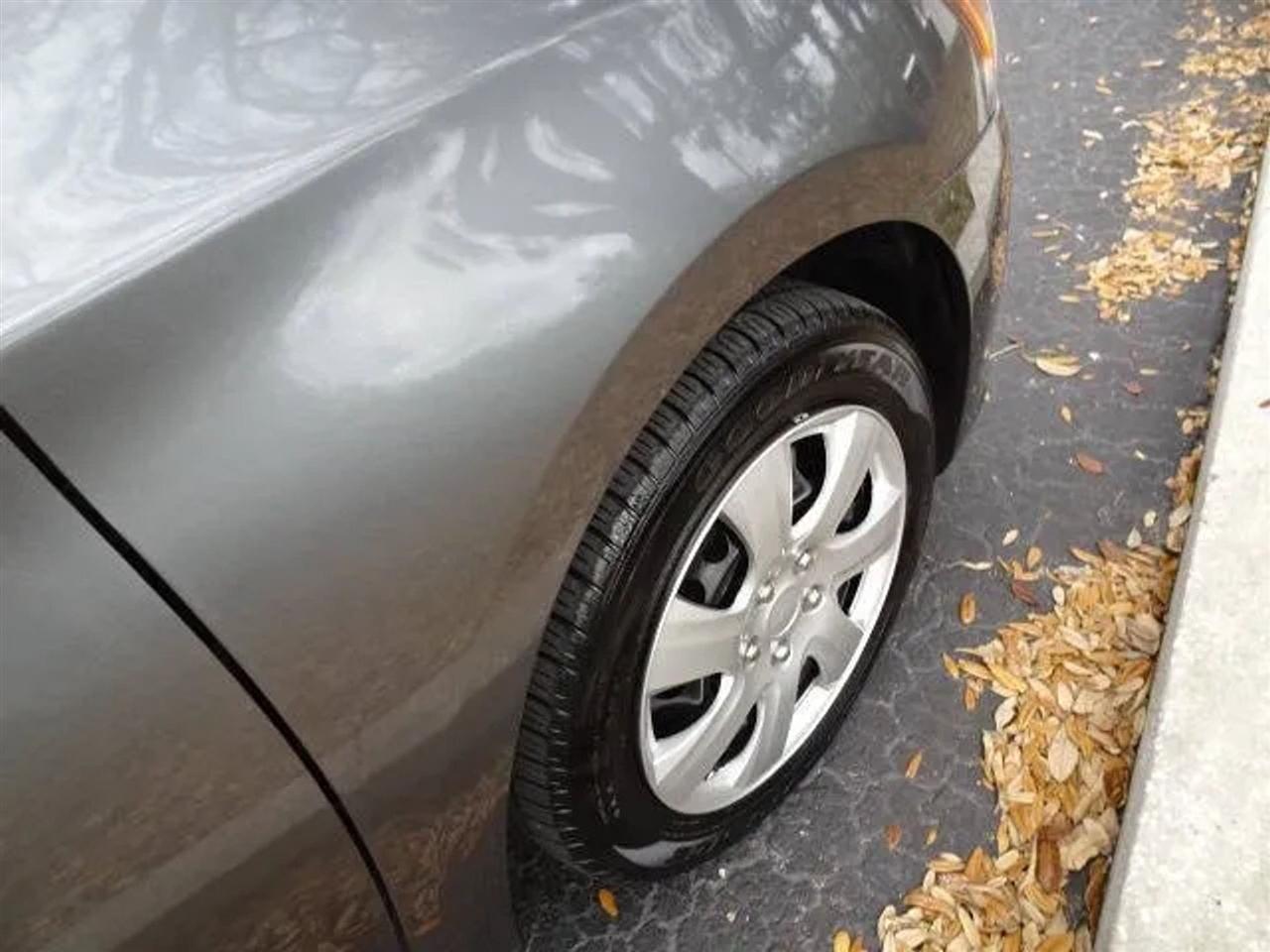 2015 Nissan Sentra S - Photo 19