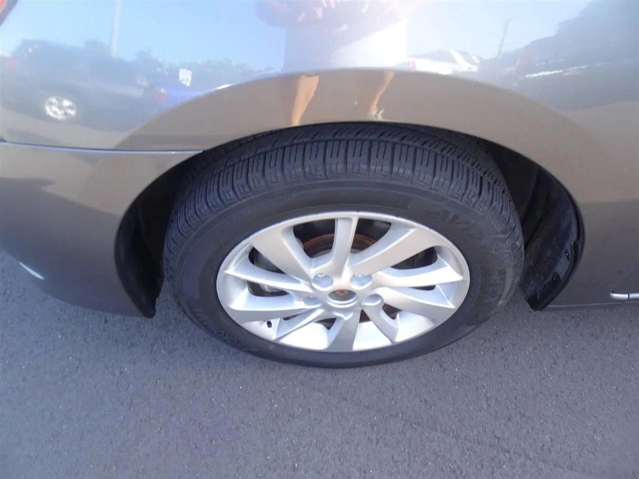 Nissan Sentra 4dr Sdn I4 CVT SV 2015