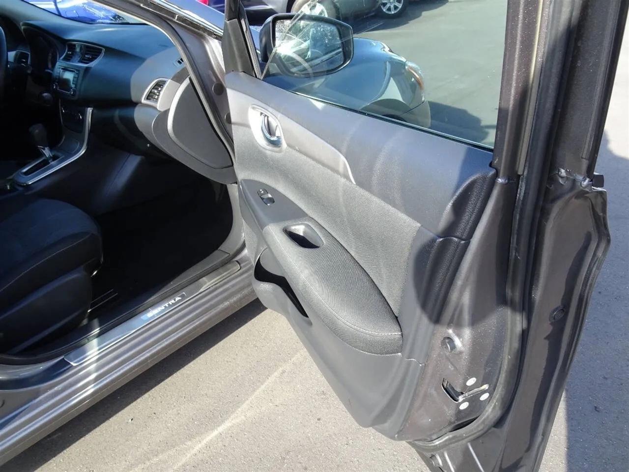 Nissan Sentra 4dr Sdn I4 CVT SV 2015