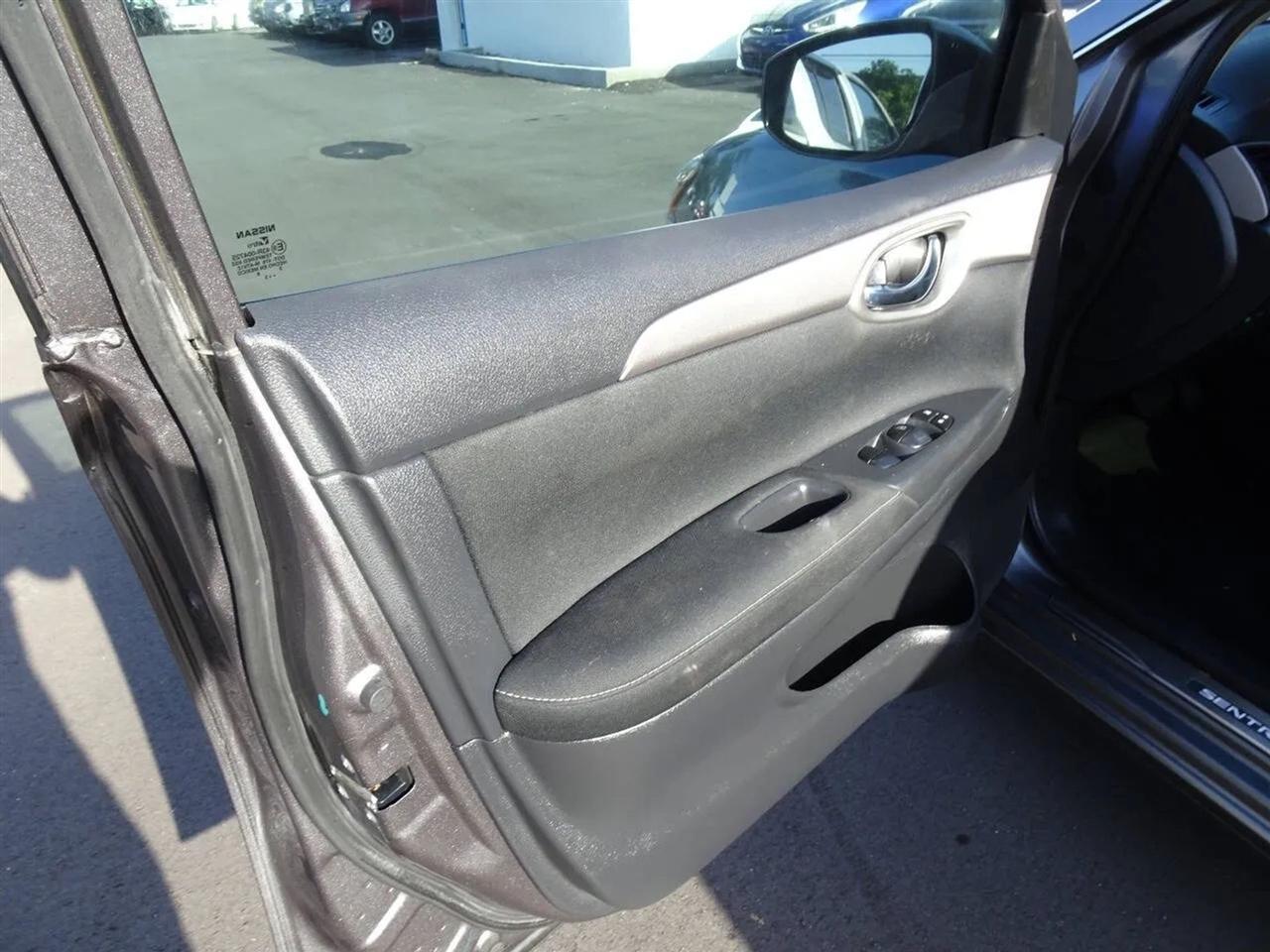 Nissan Sentra 4dr Sdn I4 CVT SV 2015