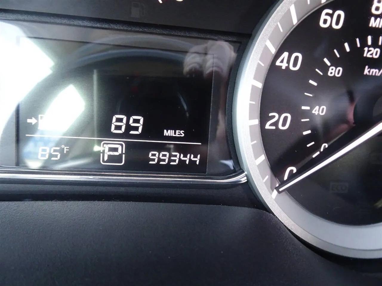 Nissan Sentra 4dr Sdn I4 CVT SV 2015