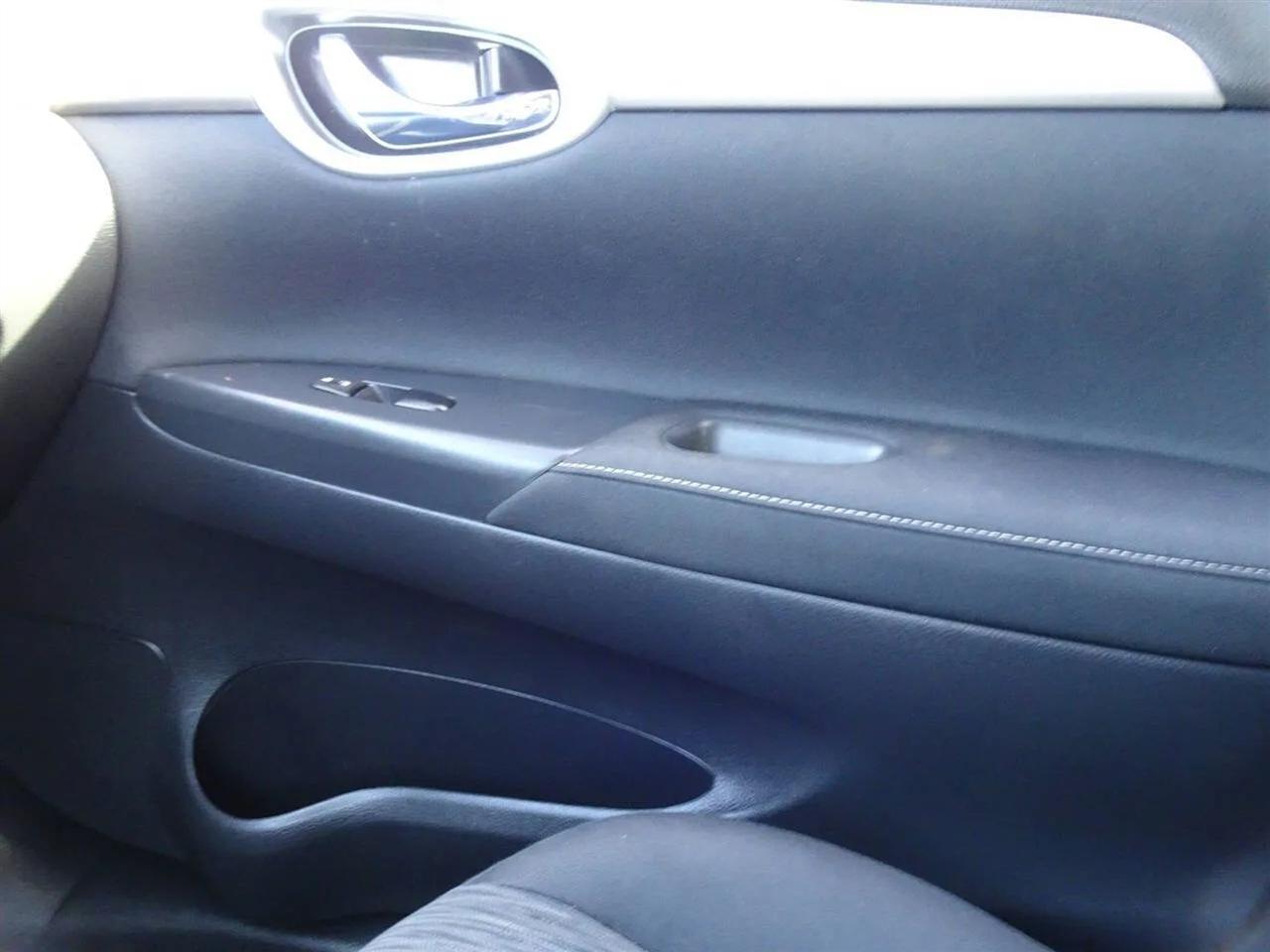 Nissan Sentra 4dr Sdn I4 CVT SV 2015