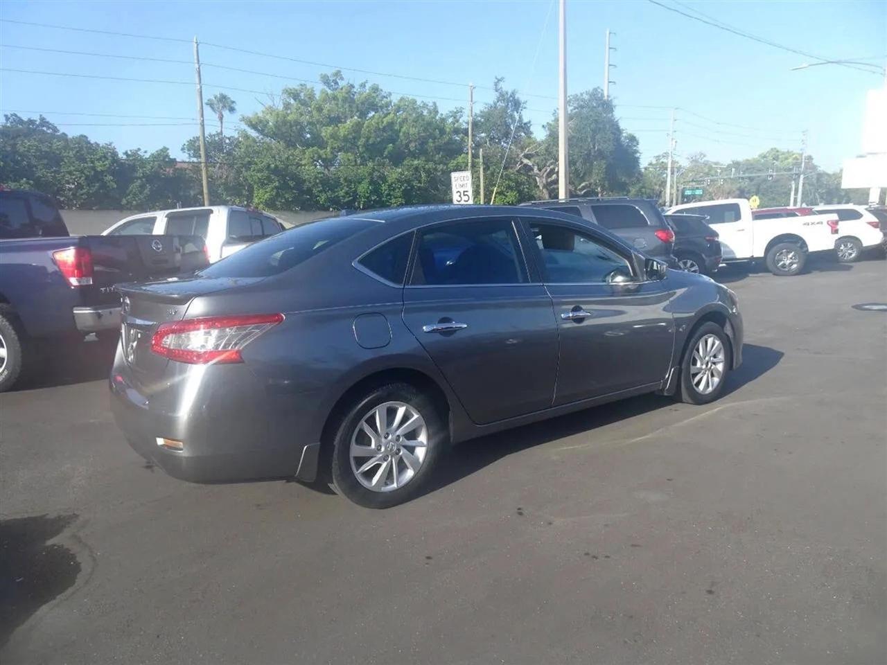 Nissan Sentra 4dr Sdn I4 CVT SV 2015