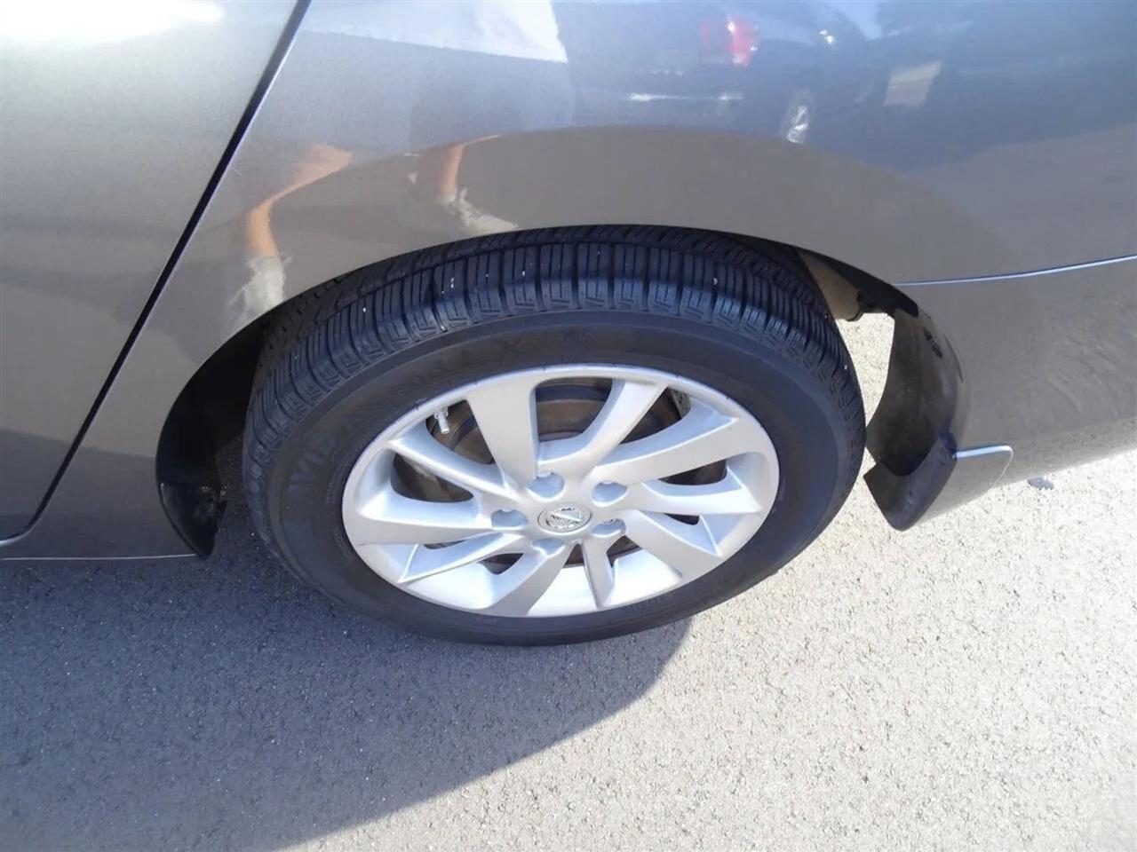 Nissan Sentra 4dr Sdn I4 CVT SV 2015