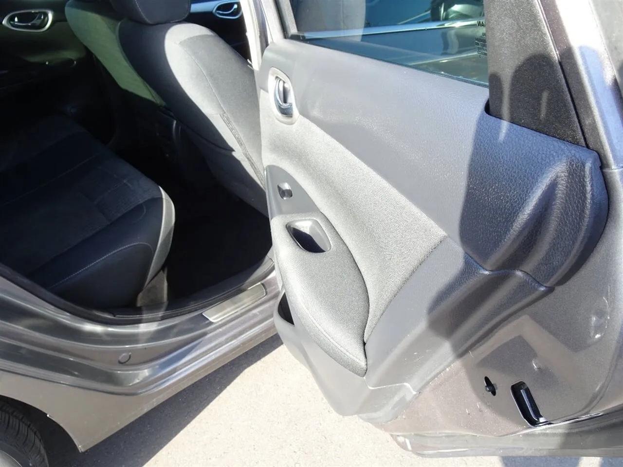 Nissan Sentra 4dr Sdn I4 CVT SV 2015