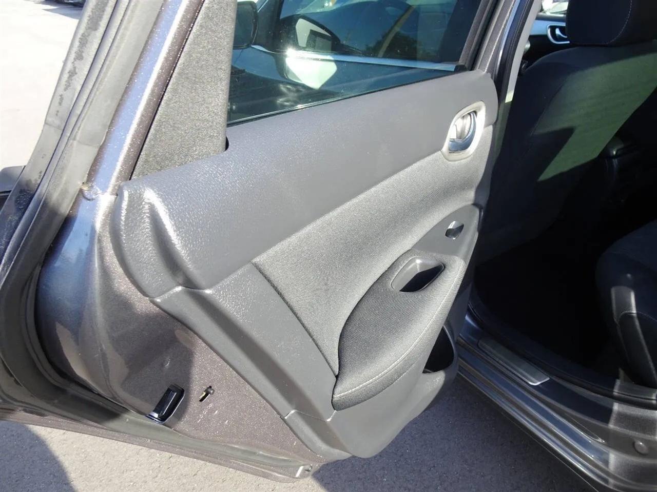 Nissan Sentra 4dr Sdn I4 CVT SV 2015