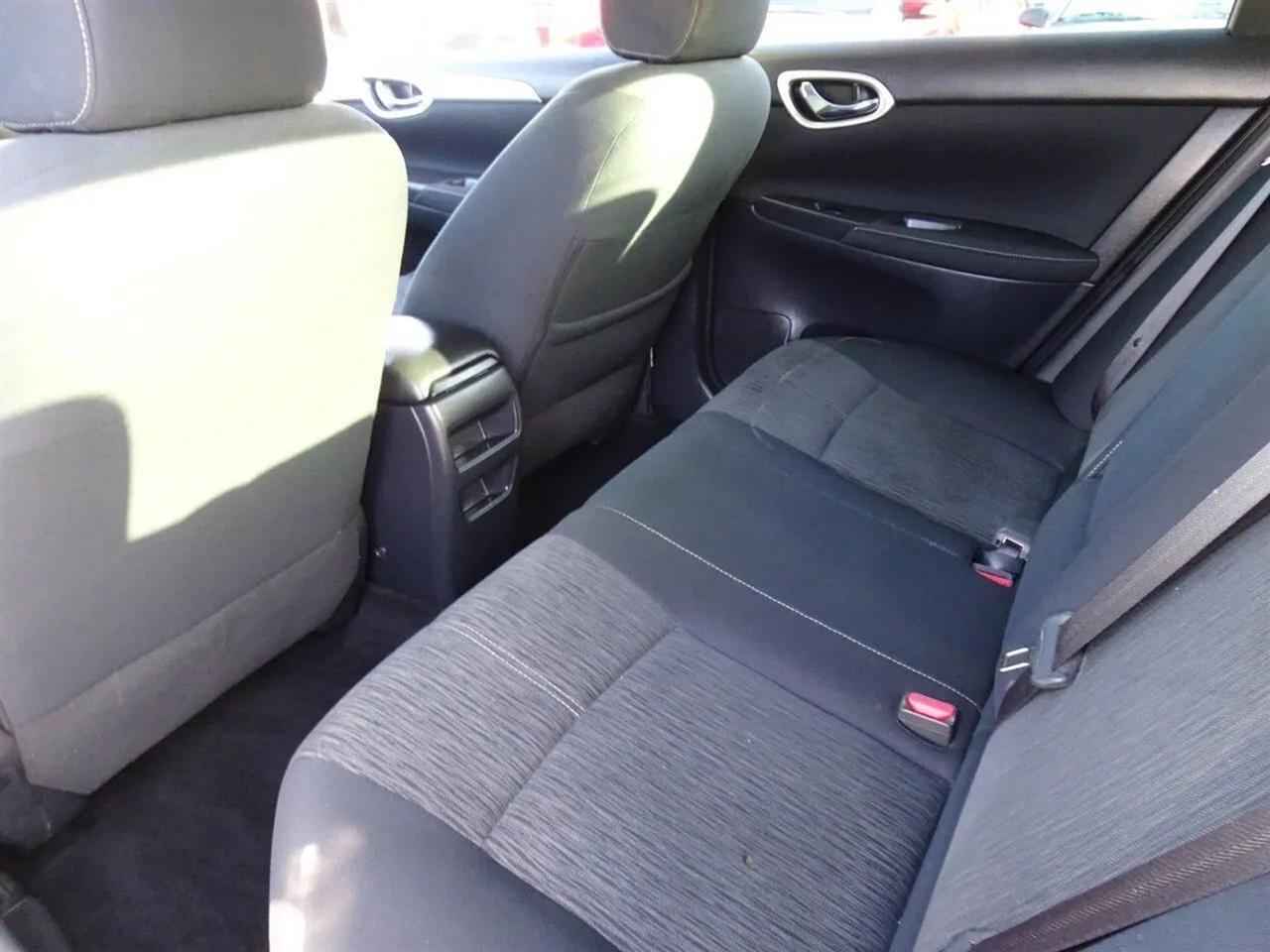 Nissan Sentra 4dr Sdn I4 CVT SV 2015