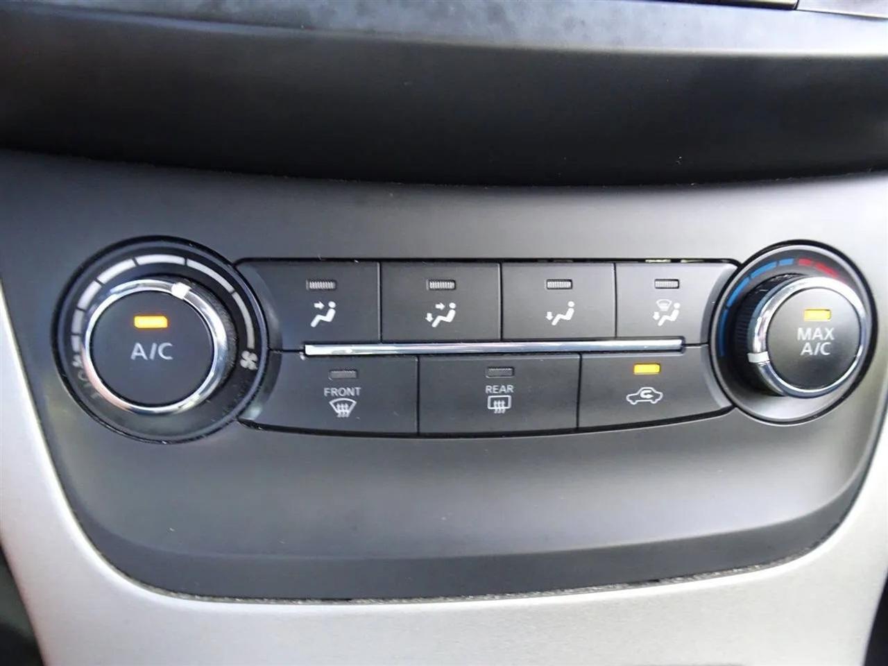 Nissan Sentra 4dr Sdn I4 CVT SV 2015