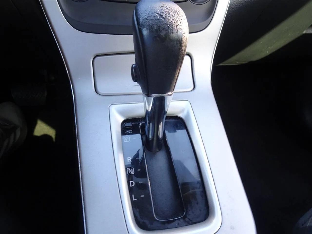 Nissan Sentra 4dr Sdn I4 CVT SV 2015