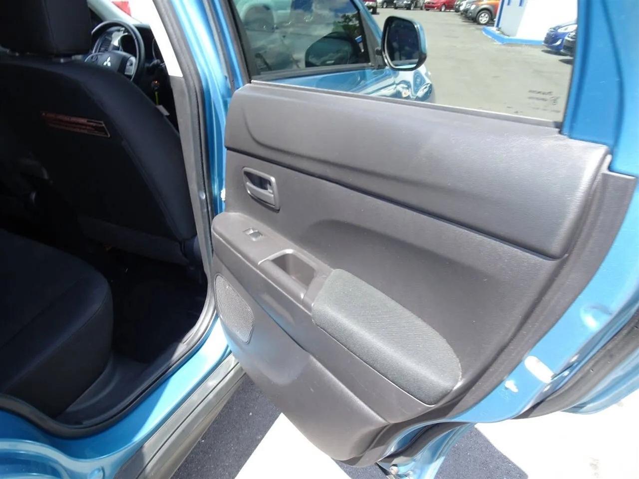 Mitsubishi Outlander Sport 2WD 4dr Man ES 2014