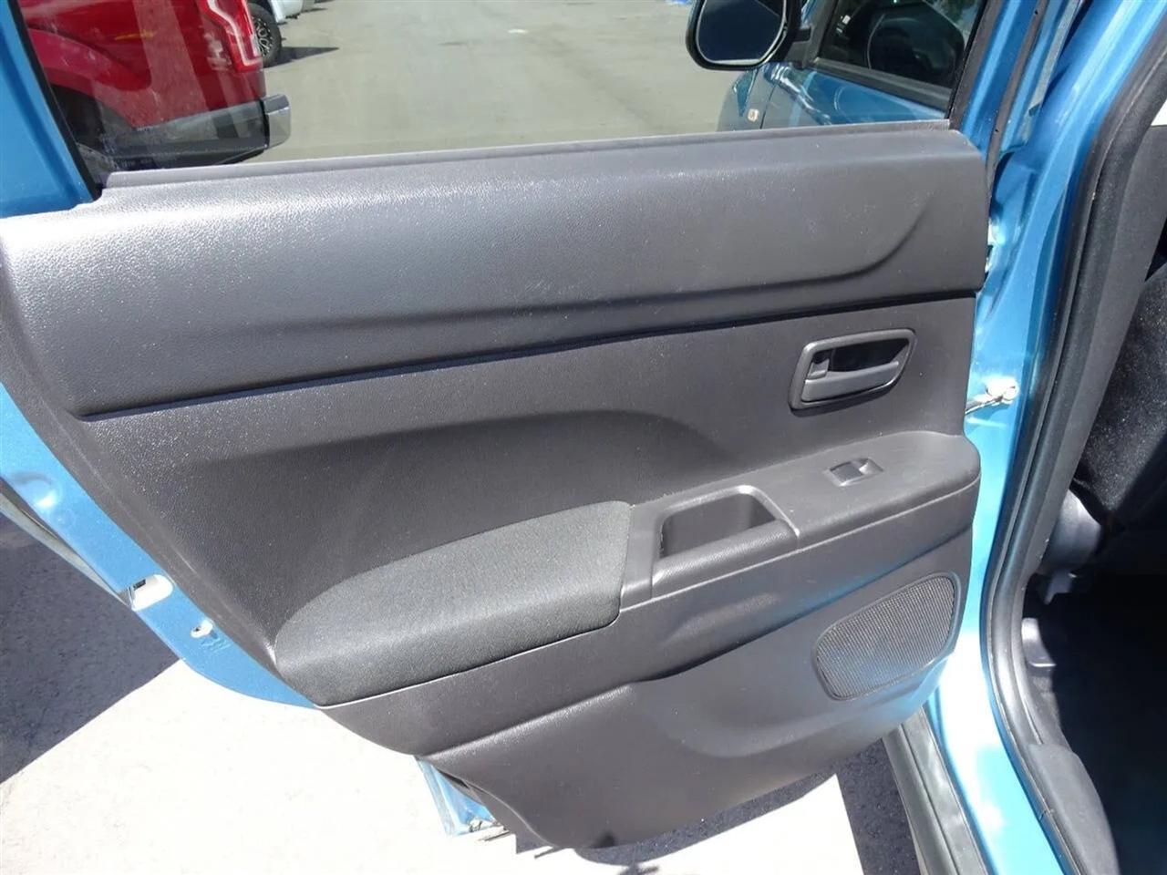 Mitsubishi Outlander Sport 2WD 4dr Man ES 2014