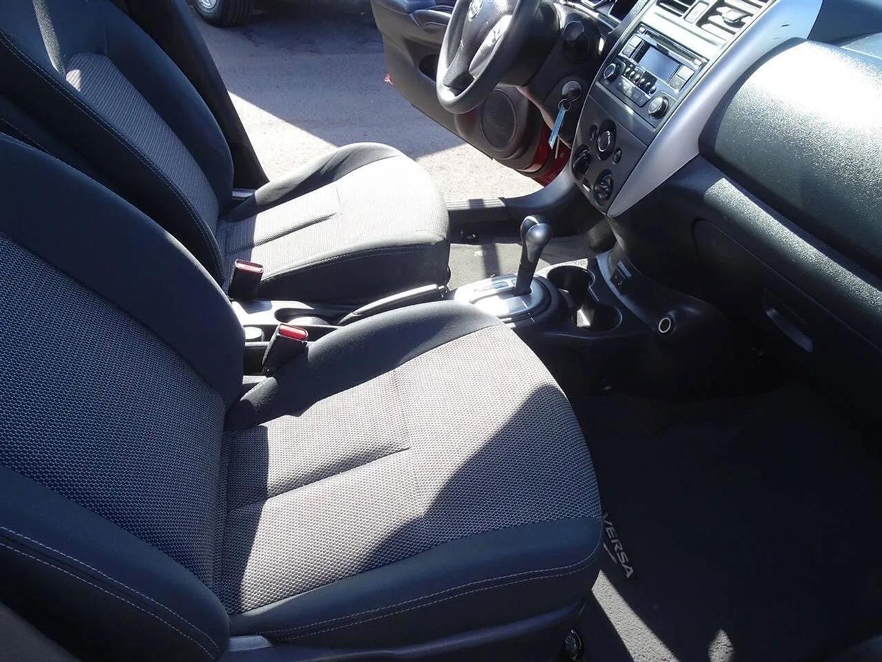 Nissan Versa Sedan SV CVT 2017