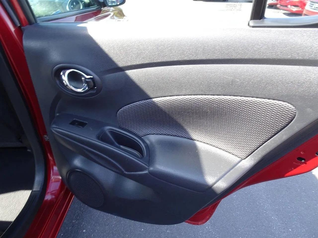 Nissan Versa Sedan SV CVT 2017