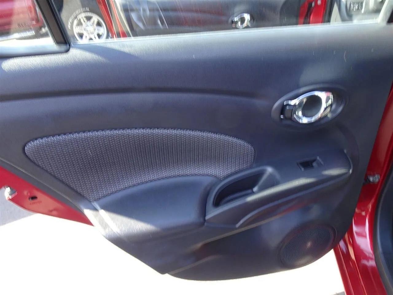 Nissan Versa Sedan SV CVT 2017