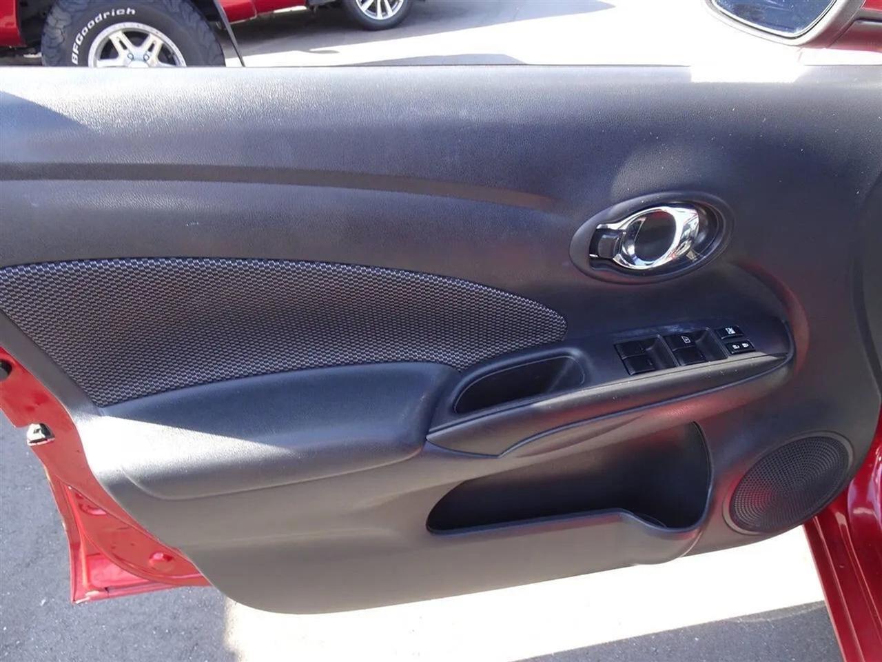 Nissan Versa Sedan SV CVT 2017