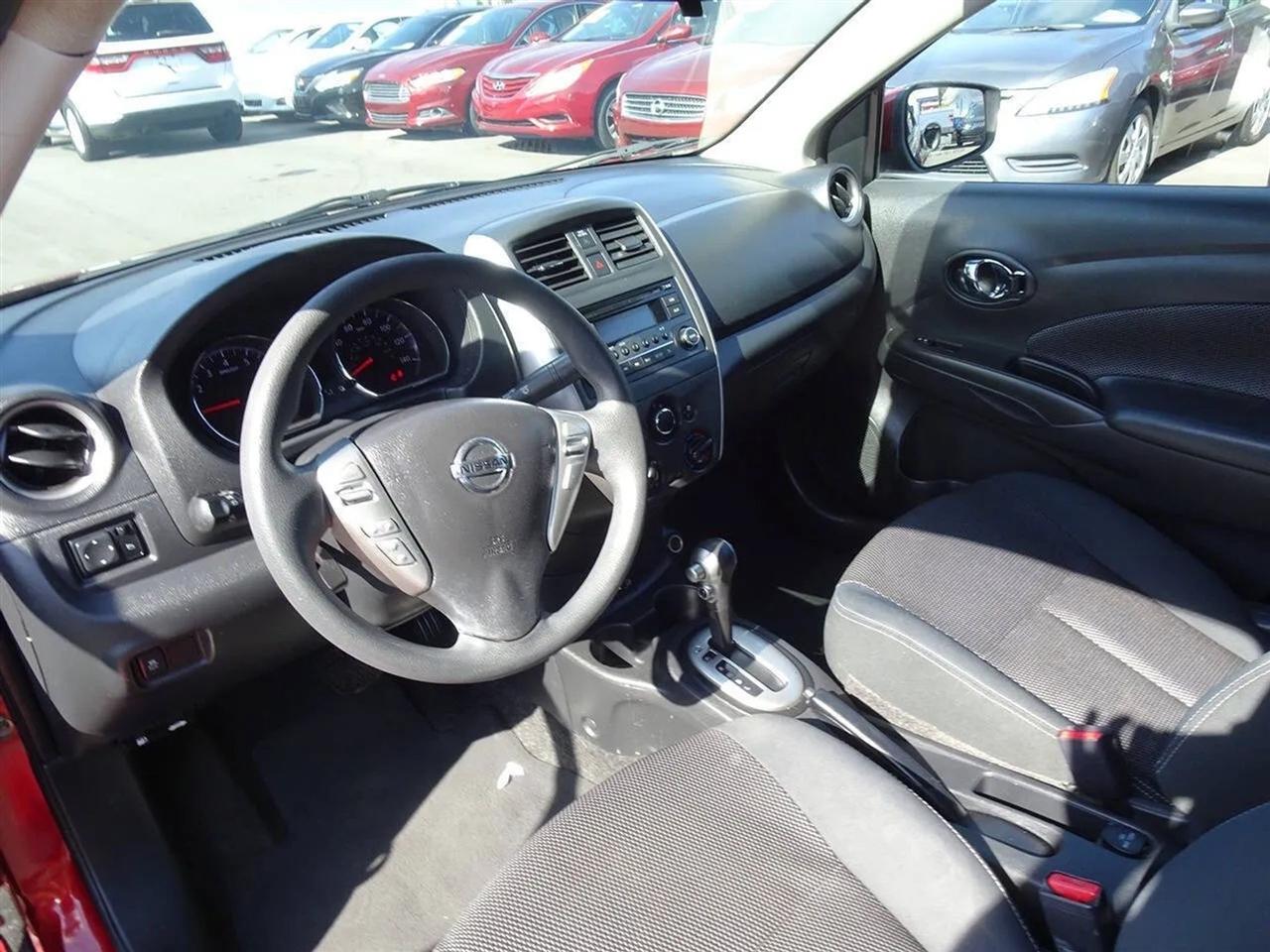 Nissan Versa Sedan SV CVT 2017