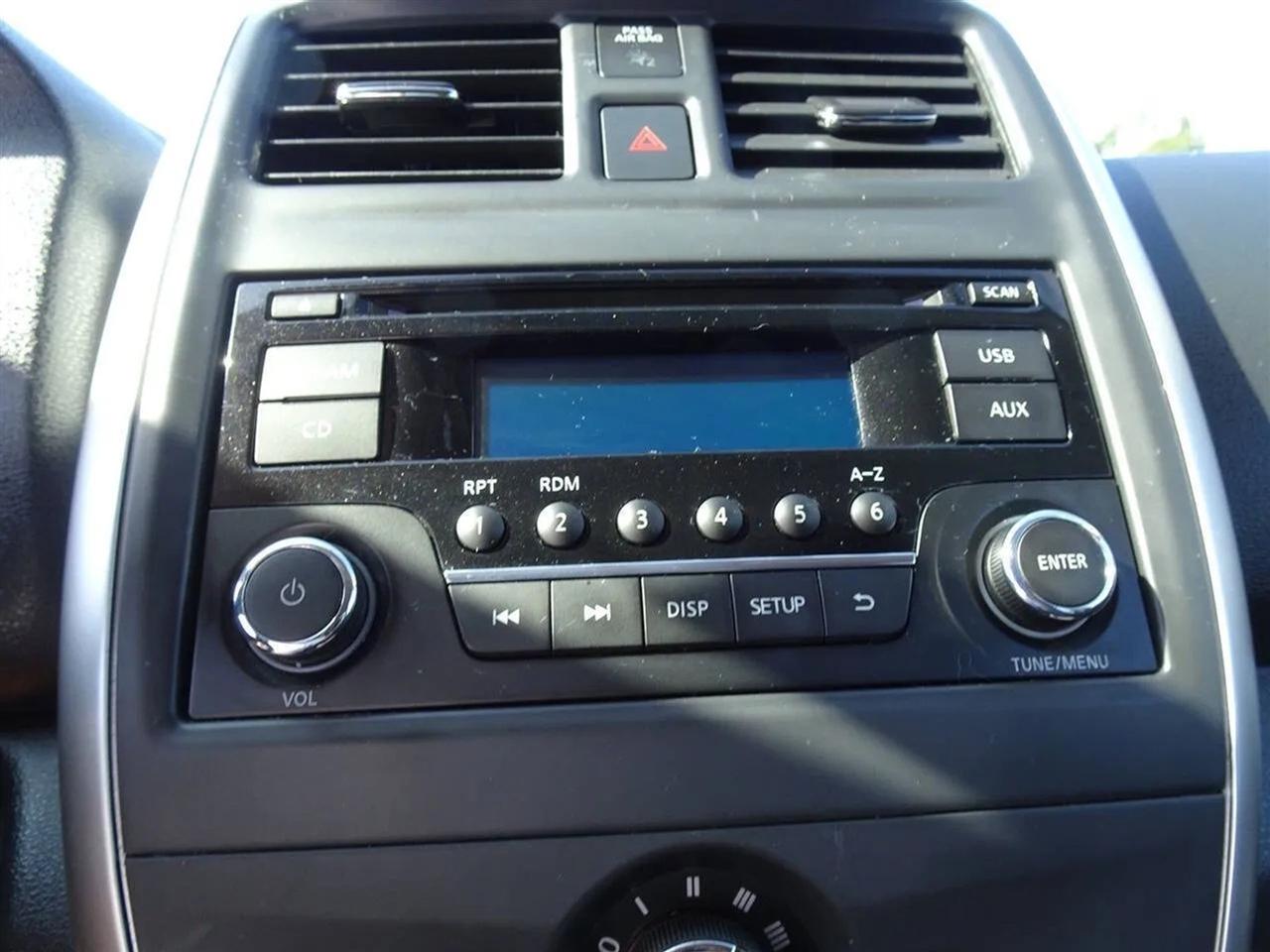 Nissan Versa Sedan SV CVT 2017